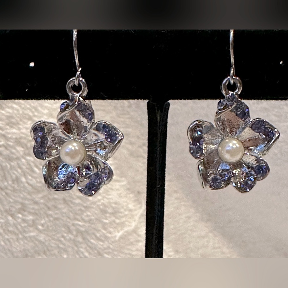 Swarovski “sapphire” crystals, pearl & silvertone earrings